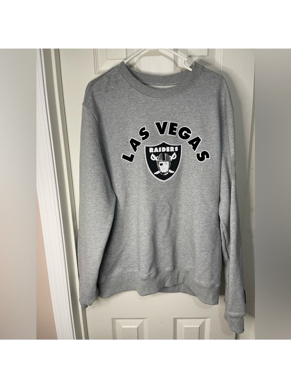 Pro Standard Las Vegas Raiders Grey and Black 100% cotton Men’s Sweatshirt Large